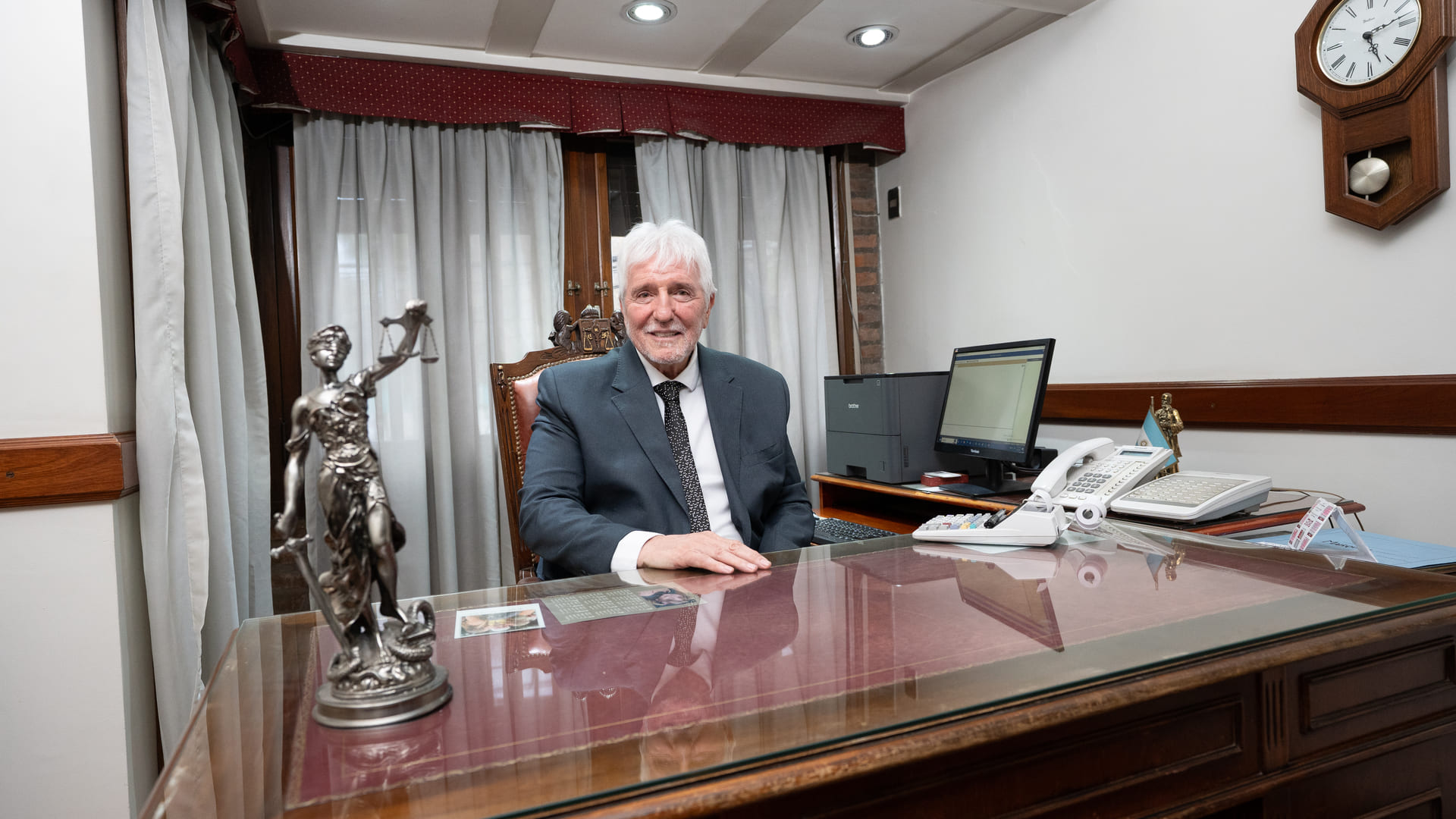 Flores y Asociados Abogados