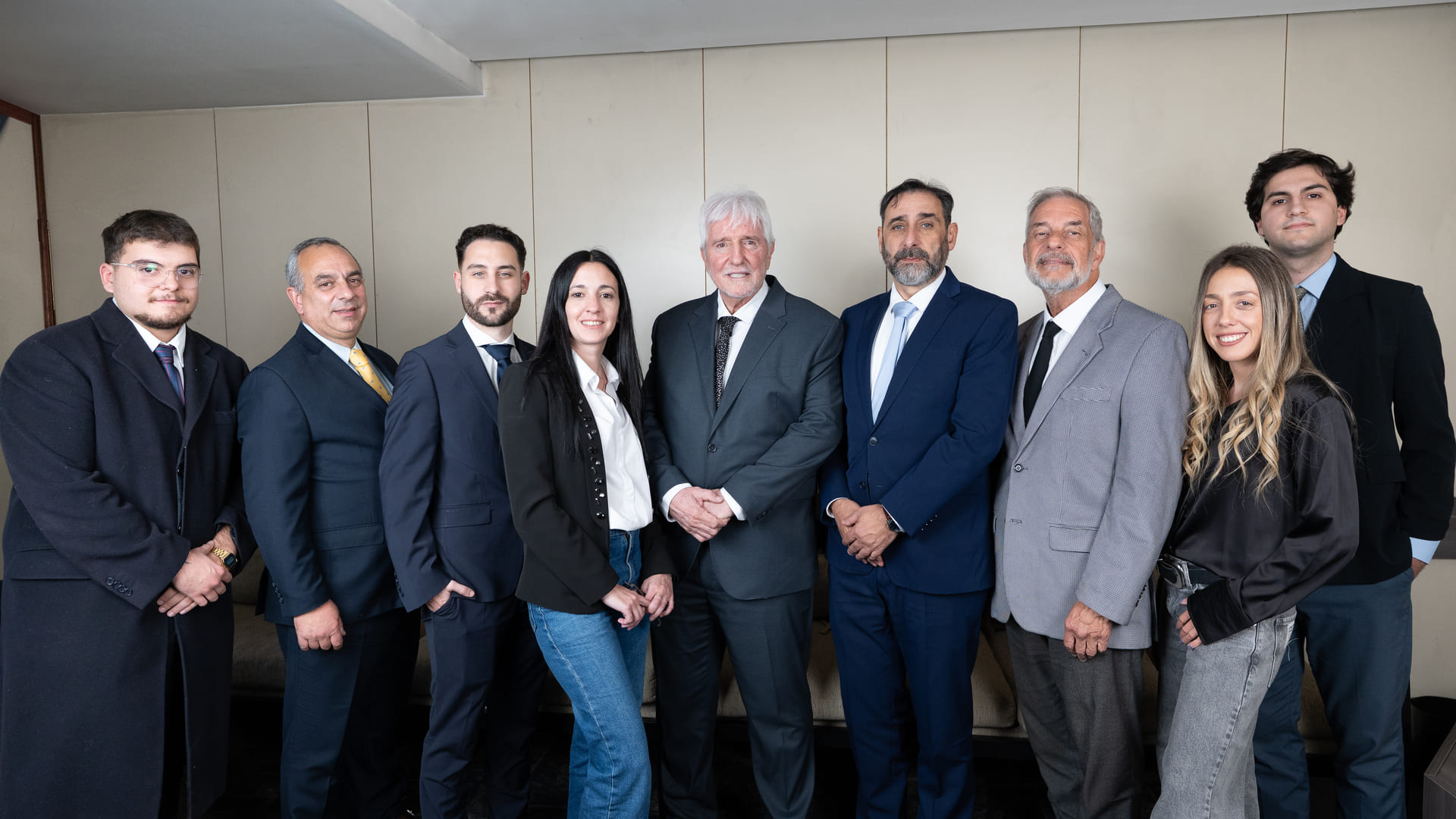 Flores y Asociados Abogados - Equipo